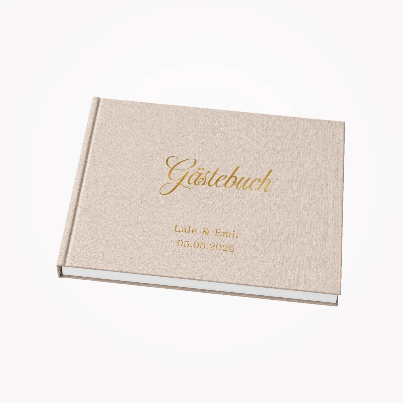 Beiges Gästebuch aus der Basic-Kollektion mit der Aufschrift Gästebuch, den Namen Lale & Emir und dem Datum 05.05.2026, wie im ersten Produktkarussellbild.